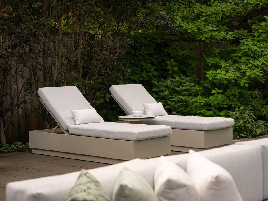 Lanai Chaise Lounge in Ecru