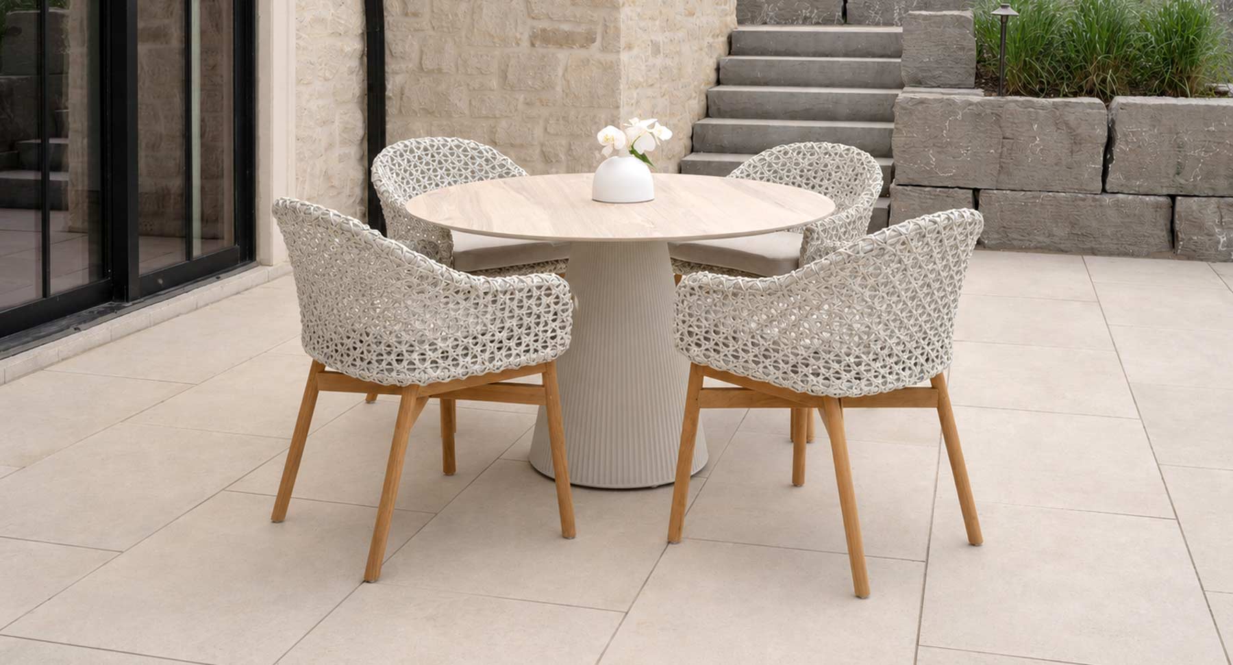 Breeze Rope Dining Arm Chair with Vondom Gatsby Round Dining Table