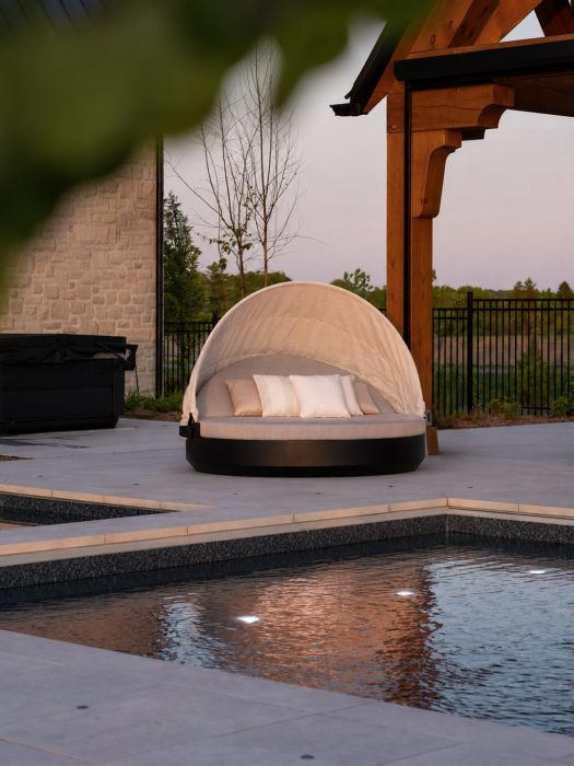 Lanai Round Daybed in Matte Grey