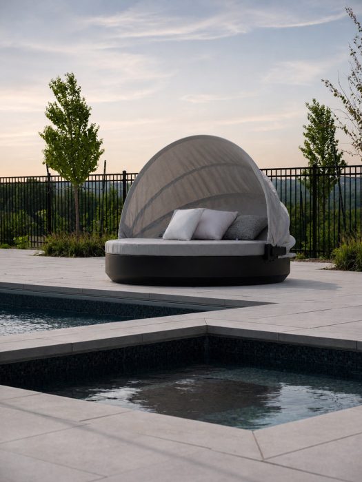 Lanai Round Daybed in Matte Grey